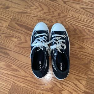 black chuck taylor all star lugged converses